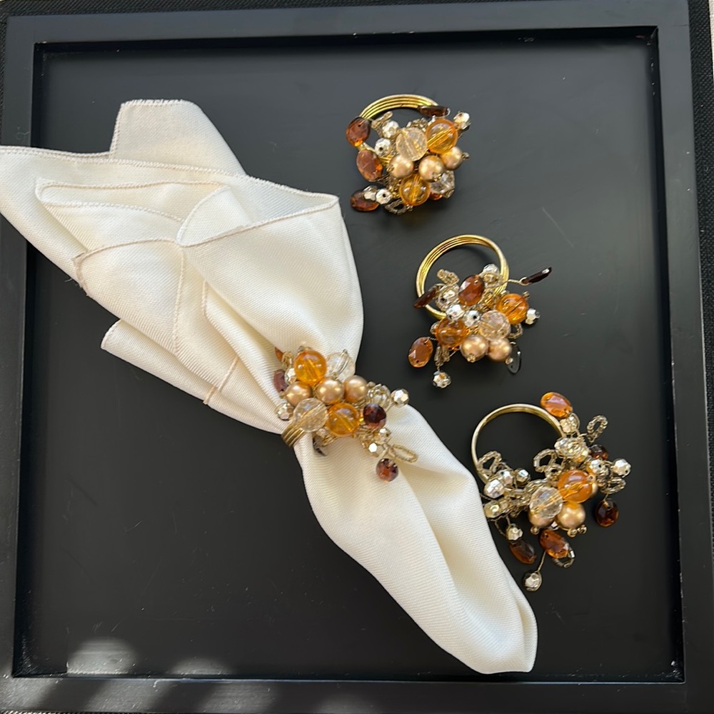 Amber Gold beaded napkin rings. Set of 4 beautiful vintage gold tone rings.
